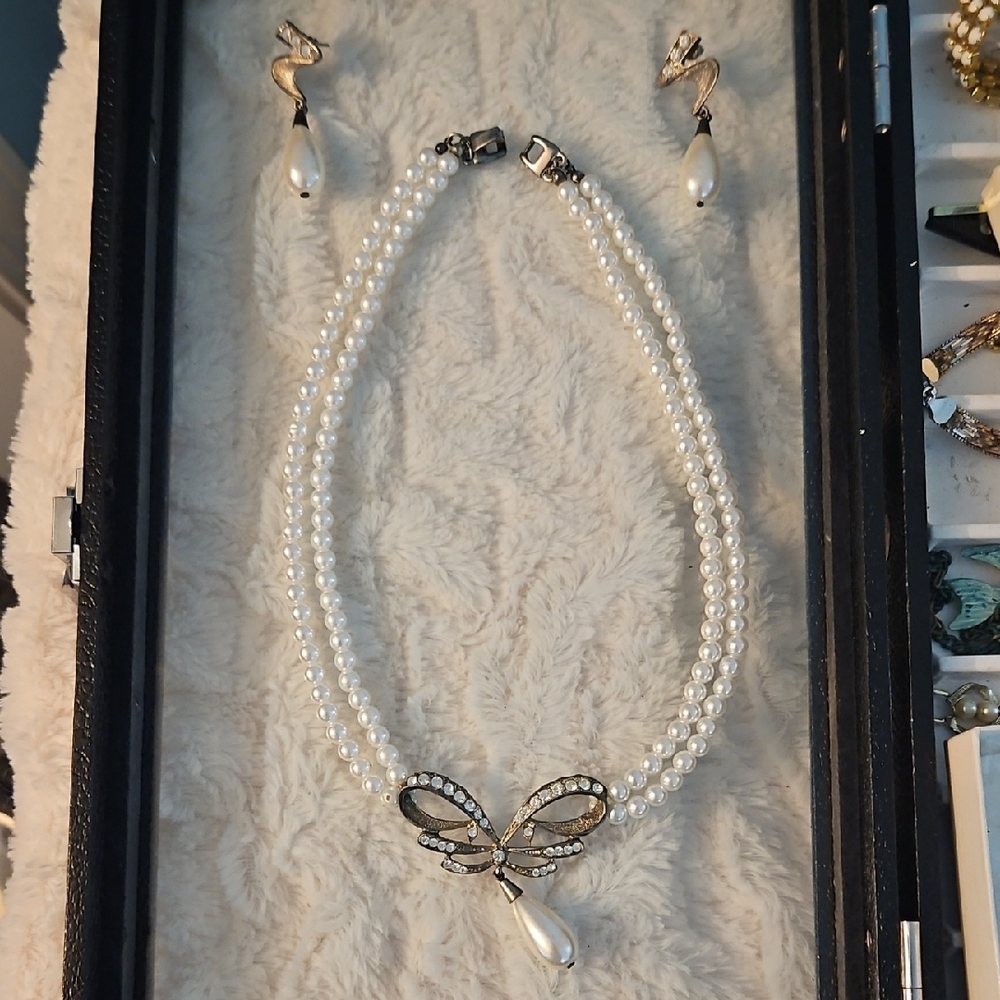 Elegant Pearl Necklace and Earring Set